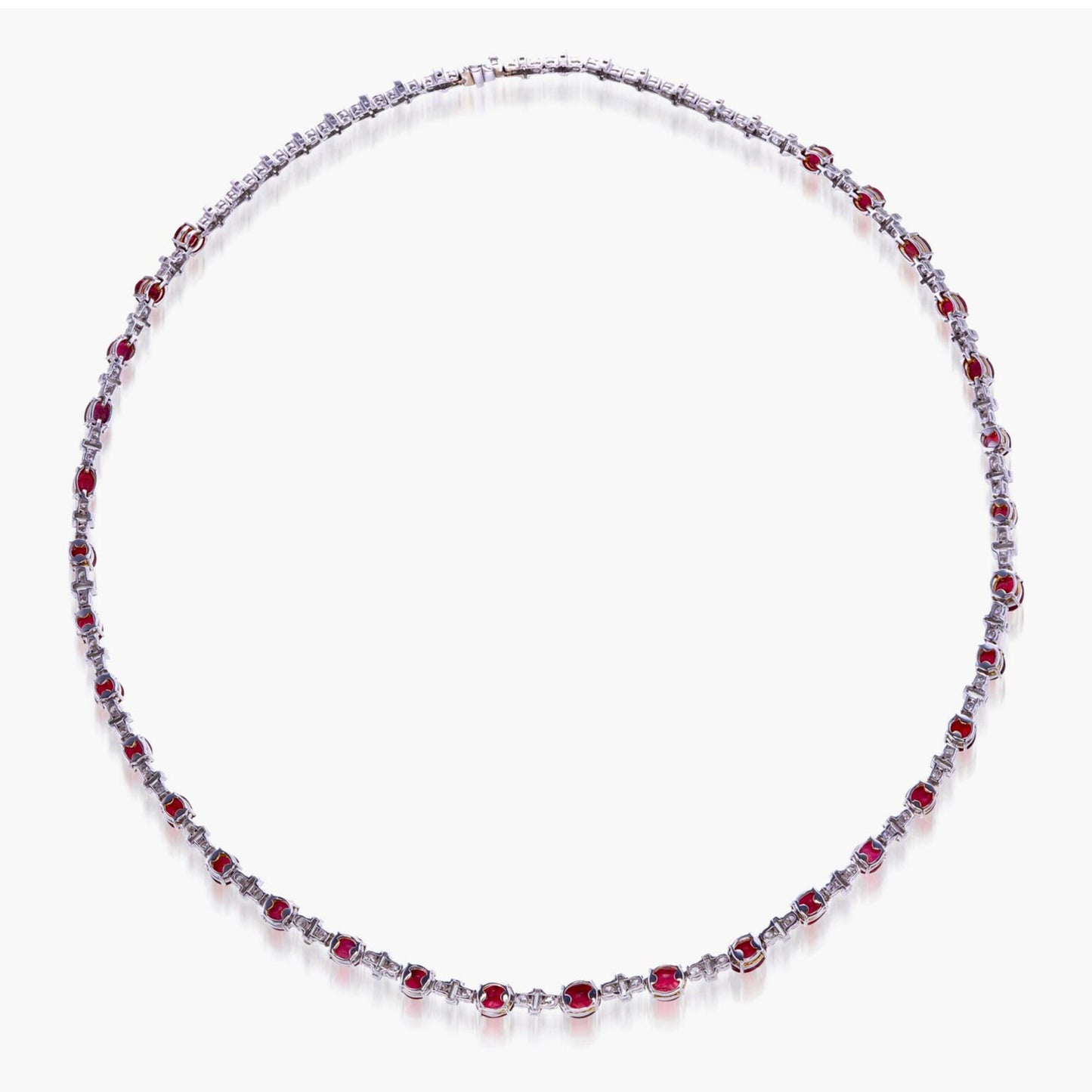 สร้อยคอทับทิมและเพชรเส้นเดียว