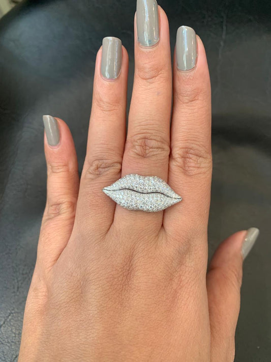 2.59 Carat Diamond Lips Cocktail Ring in 18 Karat White Gold